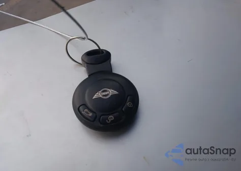 2010 Mini Cooper z USA, uszkodzony, nr VIN WMWMF3C50ATZ26257